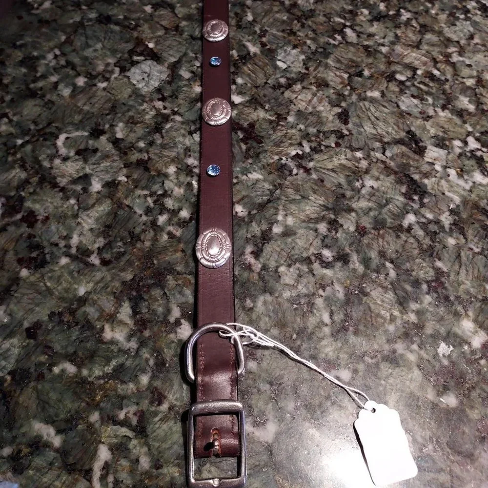New and unworn Beautiful leather dog collar with blue crystal and silver conchos - Picture 3 of 5
